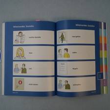 Quelle: Erzdiözese Freiburg Bild mit einem Buch mit leichter Sprache
